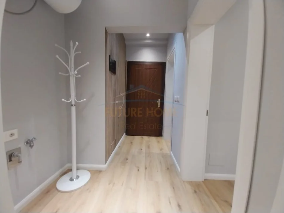 Tirane, jepet me qera apartament 1+1+Ballkon Kati 7, 60 m² 500 € (Unaza e Re)