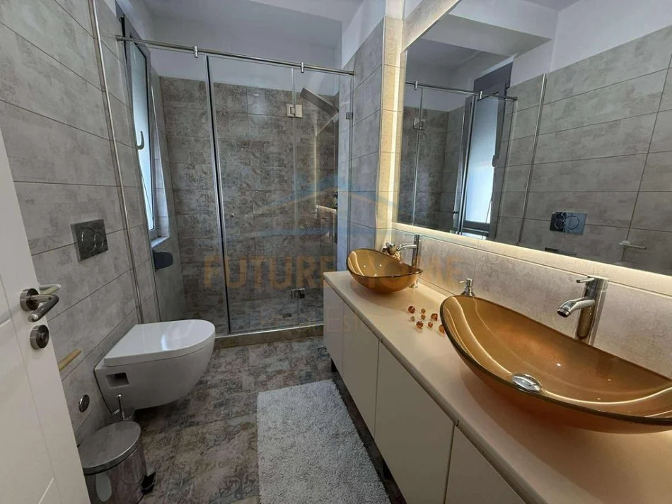 Tirane, jepet me qera apartament 2+1+Ballkon Kati 1, 100 m² 450 € (ARDENO) UNA57635