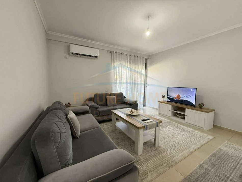 Tirane, jepet me qera apartament 2+1+Ballkon Kati 1, 100 m² 450 € (ARDENO) UNA57635