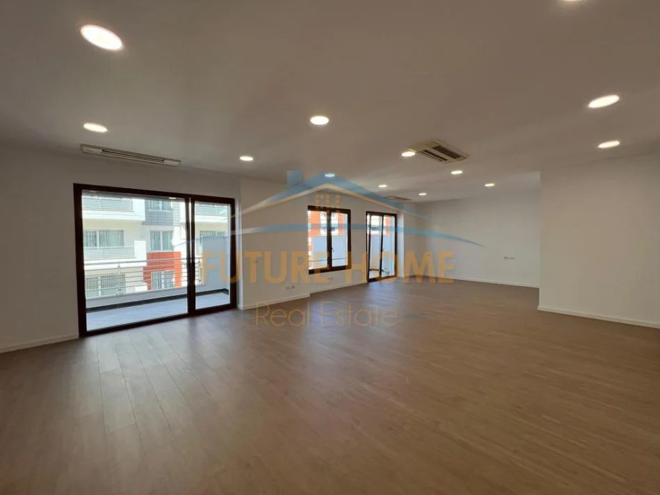 Tirane, jepet me qera zyre Kati 6, 187 m² 2.700 € (prane Hiton Garden inn)
