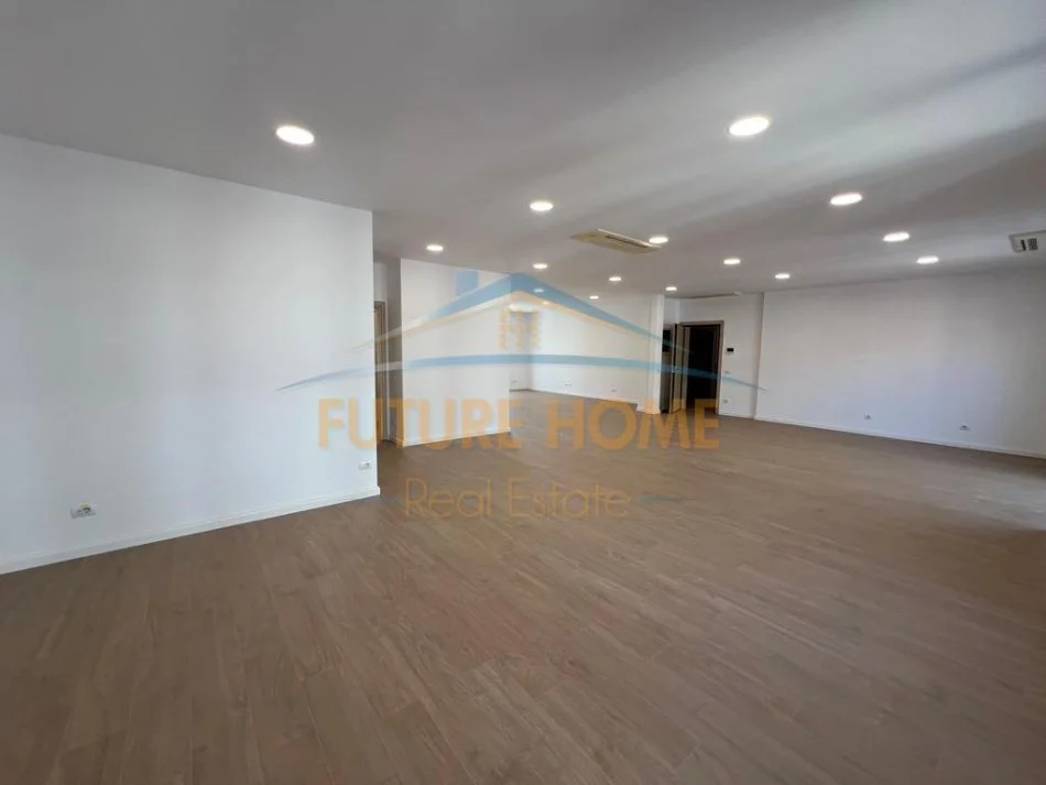 Tirane, jepet me qera zyre Kati 6, 187 m² 2.700 € (prane Hiton Garden inn)