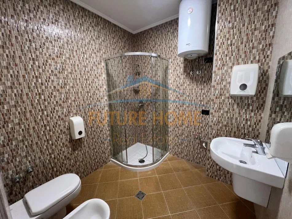 Tirane, jepet me qera zyre Kati 6, 187 m² 2.700 € (prane Hiton Garden inn)