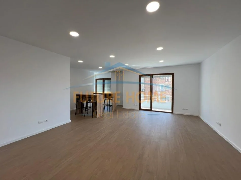 Tirane, jepet me qera zyre Kati 6, 187 m² 2.700 € (prane Hiton Garden inn)