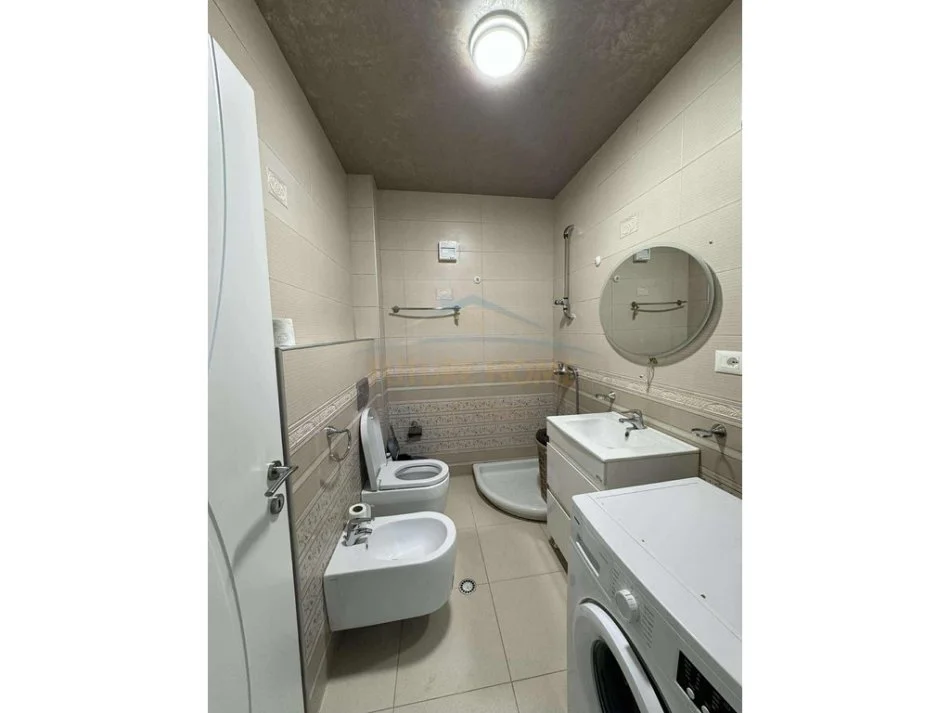 Tirane, jepet me qera apartament 1+1 Kati 5, 71 m² 600 € (21 DHJETORI)