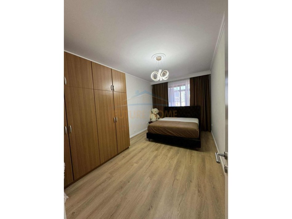 Tirane, jepet me qera apartament 1+1 Kati 5, 71 m² 600 € (21 DHJETORI)