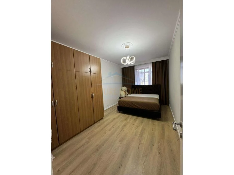 Tirane, jepet me qera apartament 1+1+Ballkon Kati 5, 71 m² 600 € (21 Dhejtori)  UNA57642