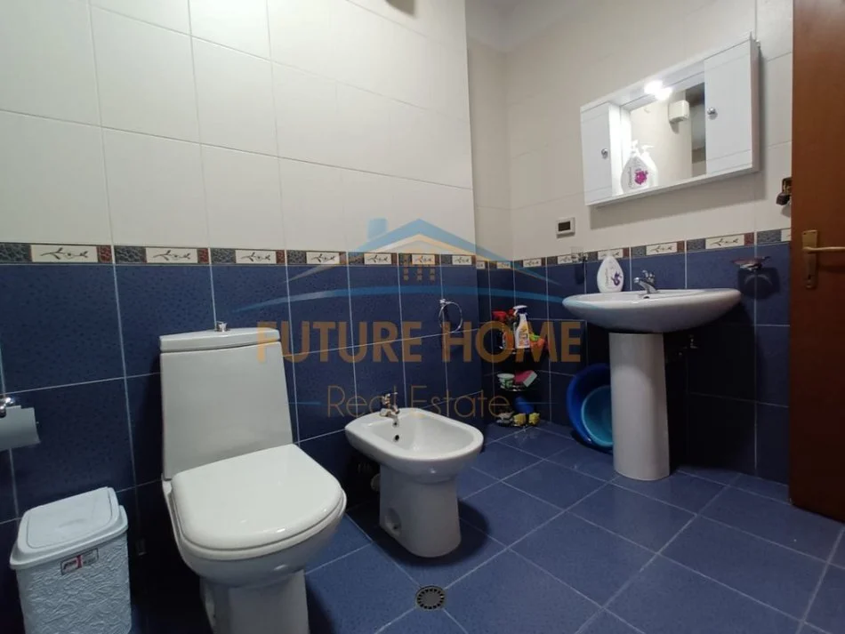 Tirane, shitet apartament 2+1+Ballkon Kati 3, 110 m² 225.000 € (Komuna e Parisit)