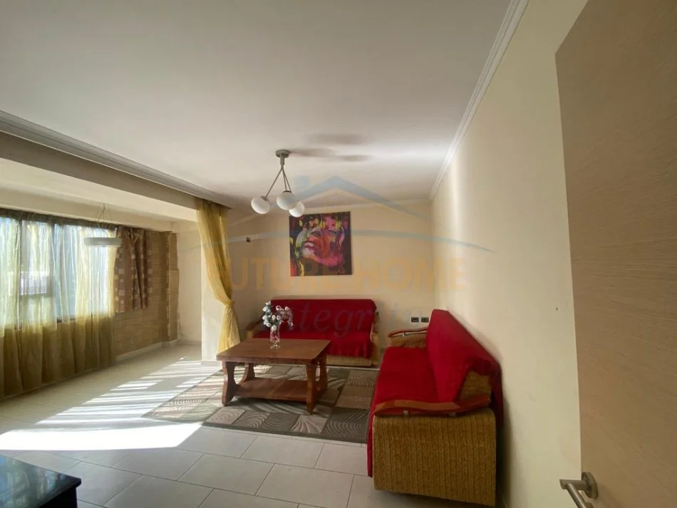 Tirane, jepet me qera apartament 1+1+Ballkon Kati 3, 69 m² 600 € (21 dhjetori)