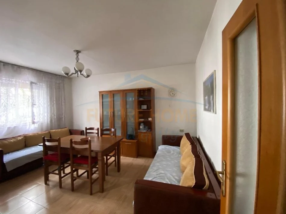 Tirane, jepet me qera apartament 1+1+Ballkon Kati 3, 69 m² 600 € (21 dhjetori)