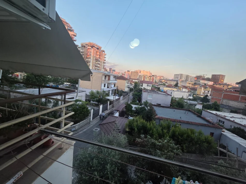 Tirane, jepet me qera apartament 2+1 Kati 2, 90 m² 600 € (Don Bosko prane Vizion Plus)