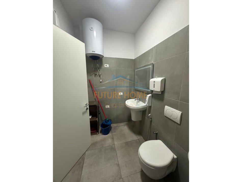 Tirane, jepet me qera ambjent biznesi Kati 7, 113 m² 650 € (Rruga e Barrikadave)