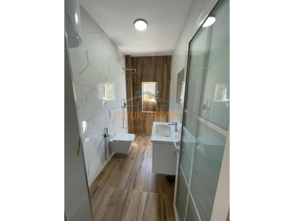 Tirane, jepet me qera apartament 2+1 Kati 4, 68 m² 650 € (Myslym Shyri pranë Shkollës &quot;Pjetër Budi&quot;)