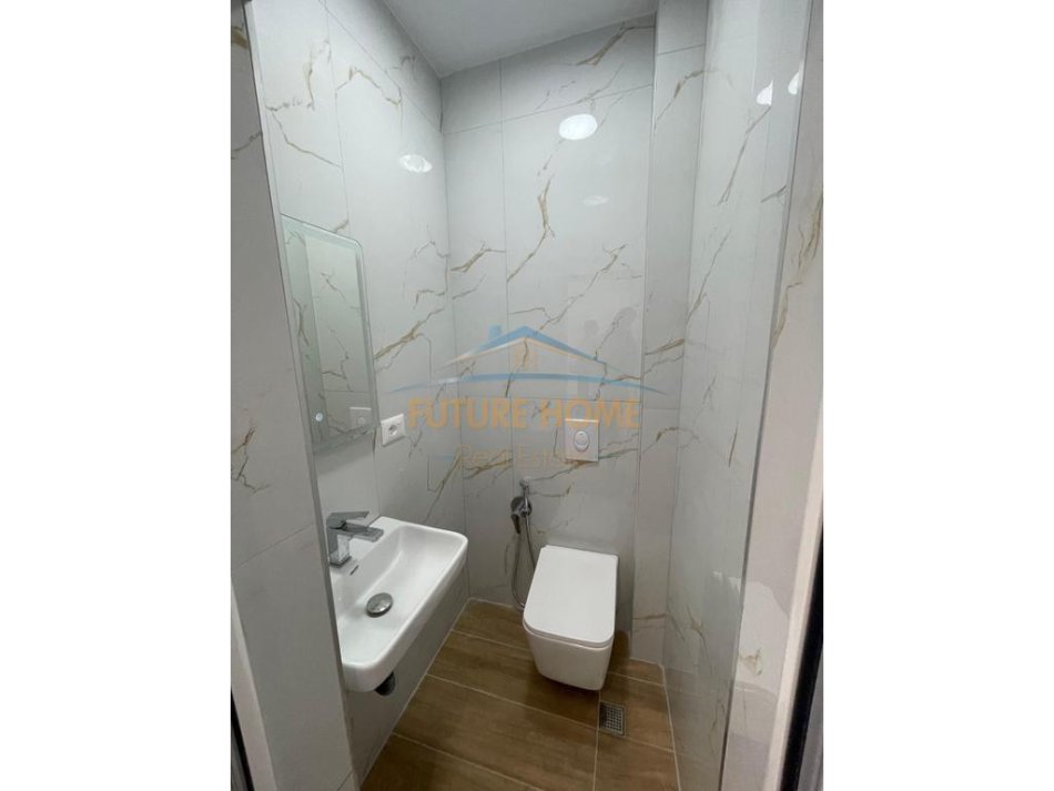 Tirane, jepet me qera apartament 2+1 Kati 4, 68 m² 650 € (Myslym Shyri pranë Shkollës &quot;Pjetër Budi&quot;)