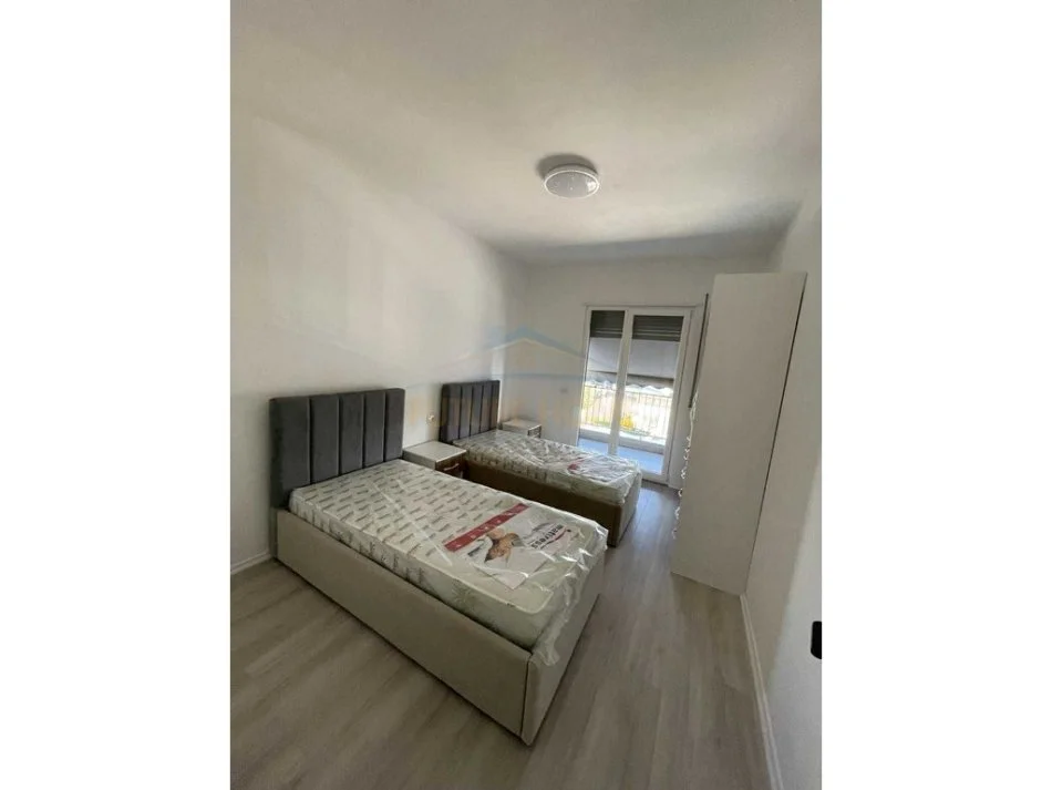 Tirane, jepet me qera apartament 2+1 Kati 2, 111 m² 440 € (KAMEZ)