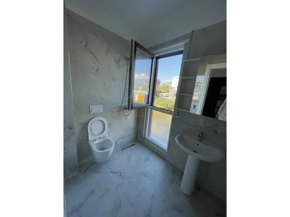 Tirane, jepet me qera apartament 2+1 Kati 2, 111 m² 440 € (Kamez)  UNA57743