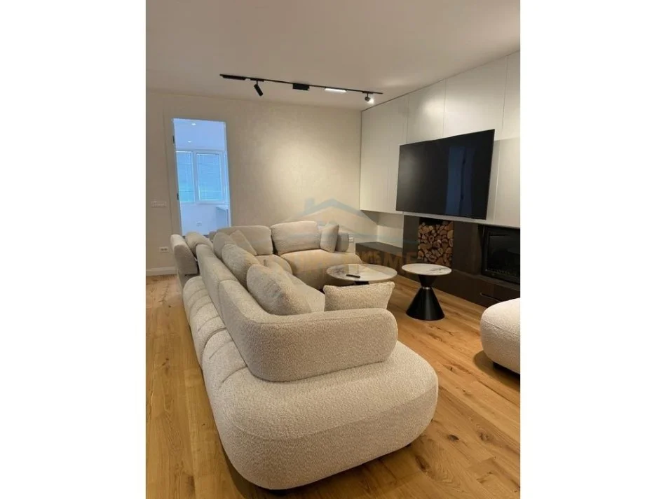 Tirane, shitet apartament+verande | Penthouse 3+1+Aneks+Ballkon Kati 5, 300 m² 680.000 € (LIQENI THATE)