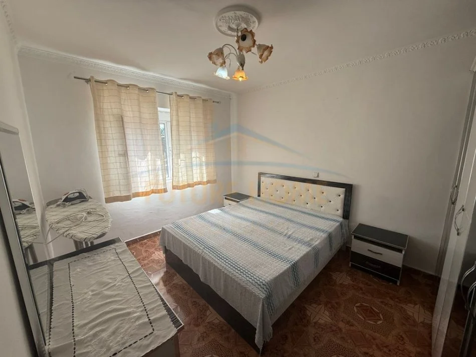 Korce, jepet me qera apartament 2+1+Ballkon Kati 2, 65 m² 200 € (Lagjia 4, Korçë)