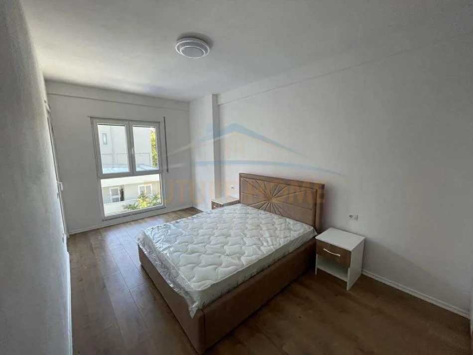 Tirane, jepet me qera apartament 3+1 Kati 2, 125 m² 490 € (KAMEZ)