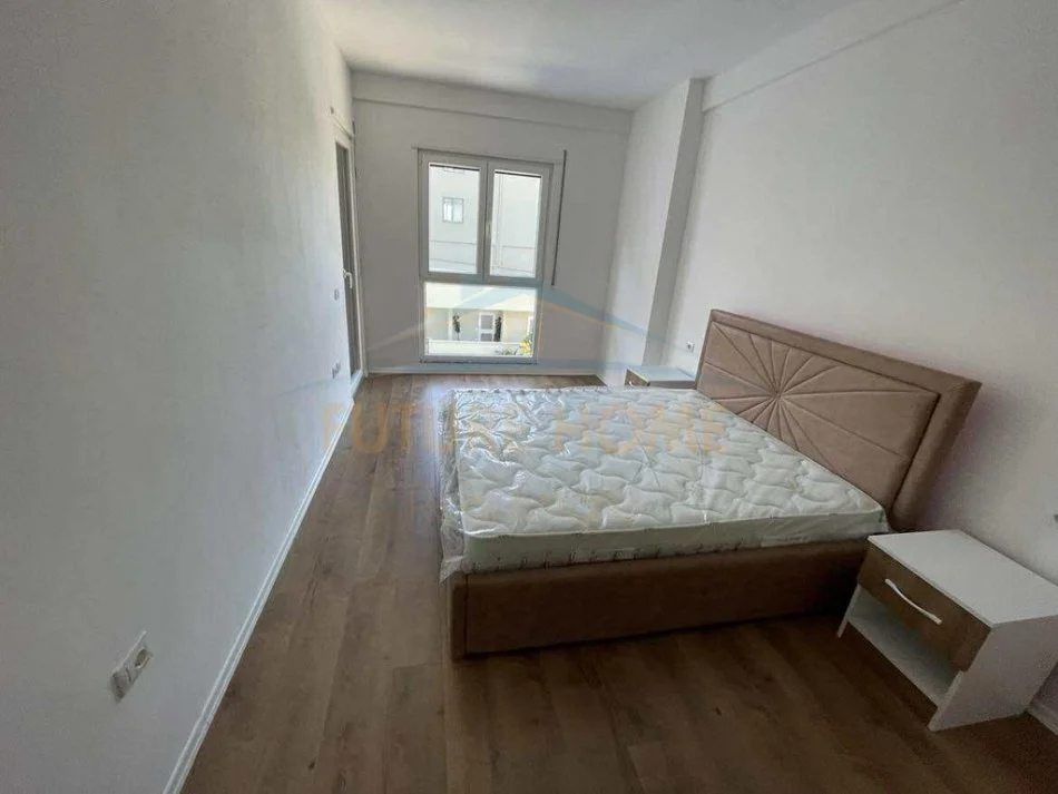 Tirane, jepet me qera apartament 3+1 Kati 2, 125 m² 490 € (KAMEZ)