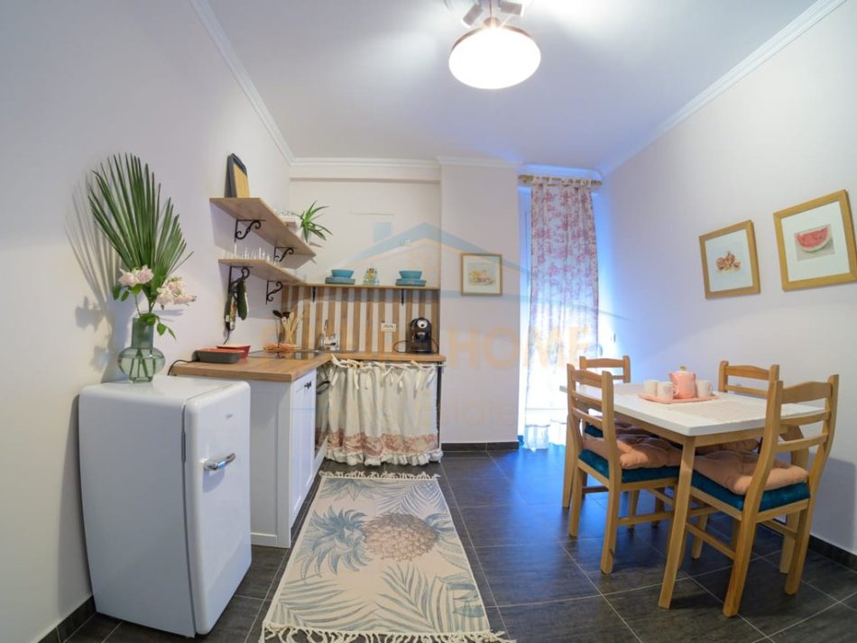 Tirane, jepet me qera apartament 2+1 Kati 3, 90 m² 800 € (BARRIKADA)