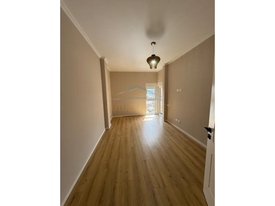 Tirane, shitet apartament 2+1+Ballkon Kati 7, 91 m² 198.000 € (Oxhaku)