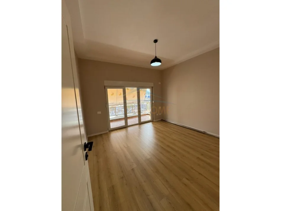 Tirane, shitet apartament 2+1+Ballkon Kati 7, 91 m² 198.000 € (Oxhaku)