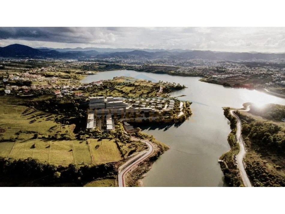 Tirane, shitet apartament 3+1+Ballkon Kati 1, 277 m² 402.360 € (Liqeni i Farkes)