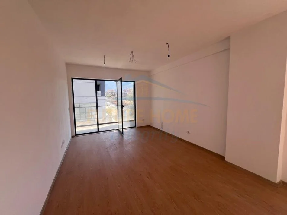 Tirane, shitet apartament 3+1+Ballkon Kati 2, 136 m² 190.148 € (RRUGA 5 MAJI)