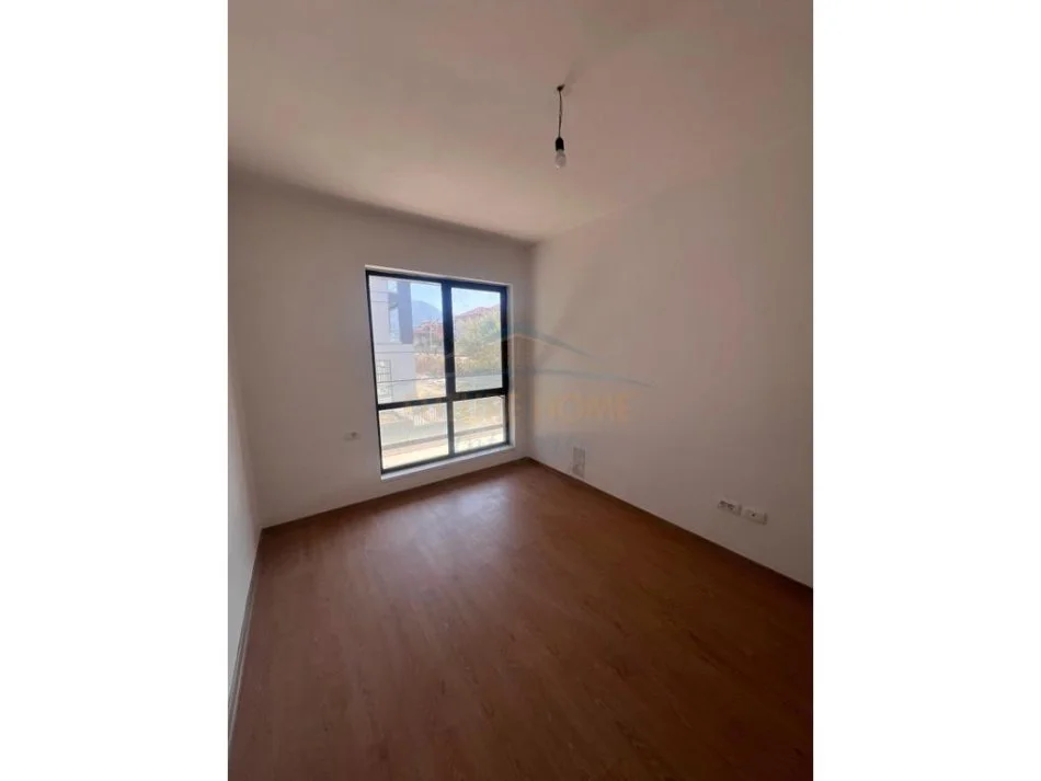 Tirane, shitet apartament 3+1+Ballkon Kati 2, 136 m² 190.148 € (RRUGA 5 MAJI)
