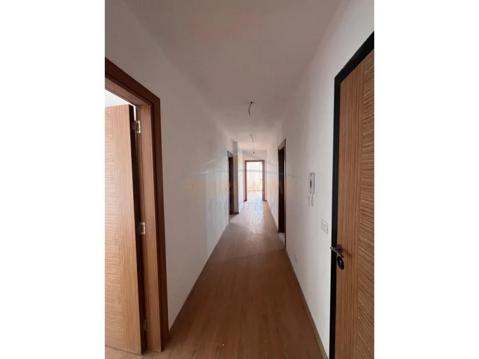 Tirane, shitet apartament 3+1+Ballkon Kati 2, 136 m² 190.148 € (RRUGA 5 MAJI)