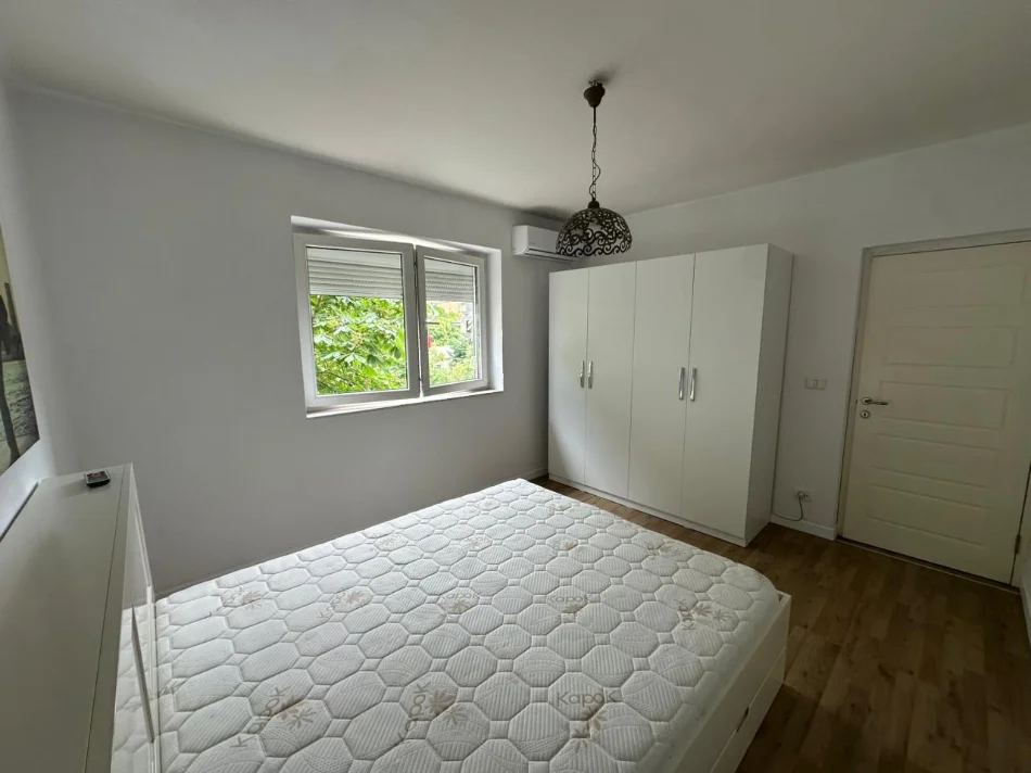 Tirane, jepet me qera apartament 1+1 Kati 1, 65 m² 600 € 