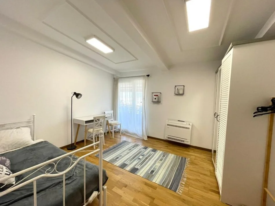 Tirane, jepet me qera apartament 2+1+Ballkon Kati 9, 123 m² 1.200 € (Liqeni Artificial, Tirane)