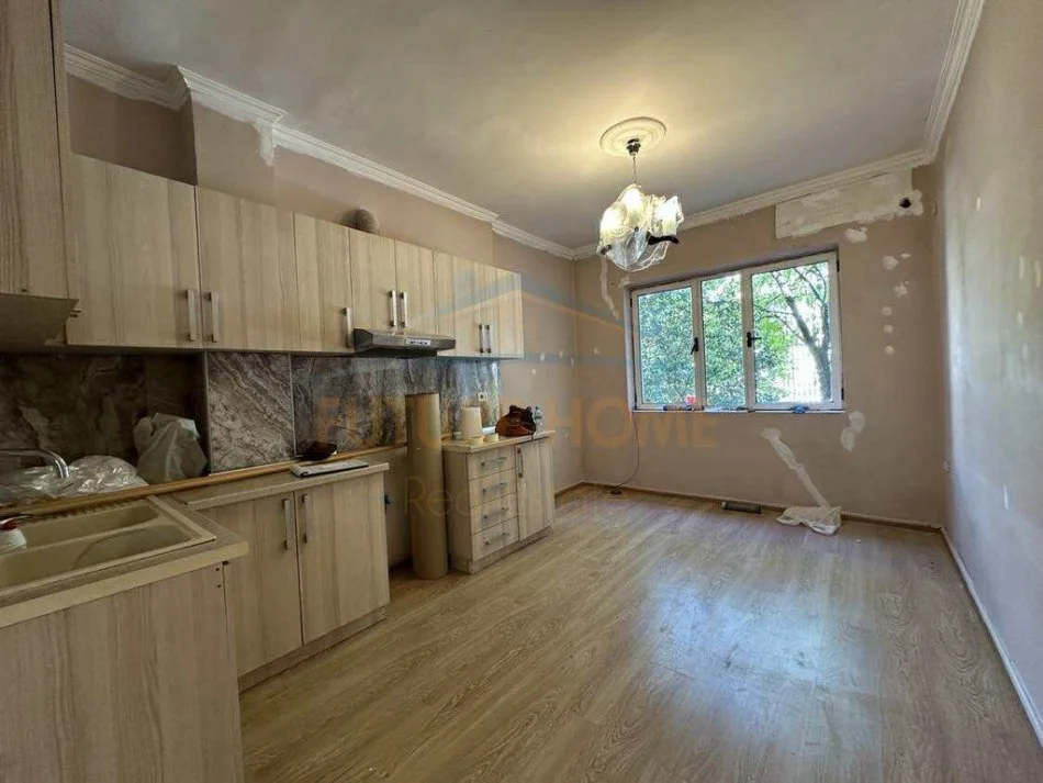 Tirane, jepet me qera apartament 2+1 Kati 2, 72 m² 700 € (MYSLYM SHYR)