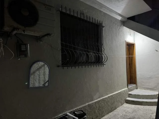 Tirane, jepet me qera shtepi 1+1 Kati 0, 74 m² 30.000  (RrKont Leopold Bertold)