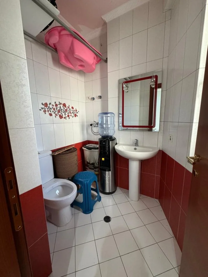 Tirane, jepet me qera apartament 2+1+Ballkon Kati 4, 100 m² 600 € (Apartament 2+1 me qera)