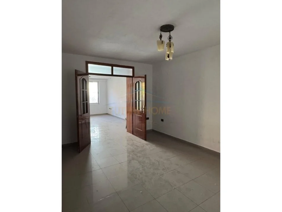 Tirane, jepet me qera apartament 2+1+Ballkon Kati 2, 108 m² 500 € (Stadiumi Dinamo)