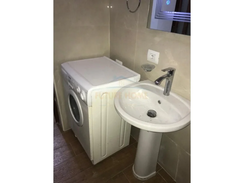 Shitet, Garsoniere, Rruga Ferit Xhajko, Tiranë.