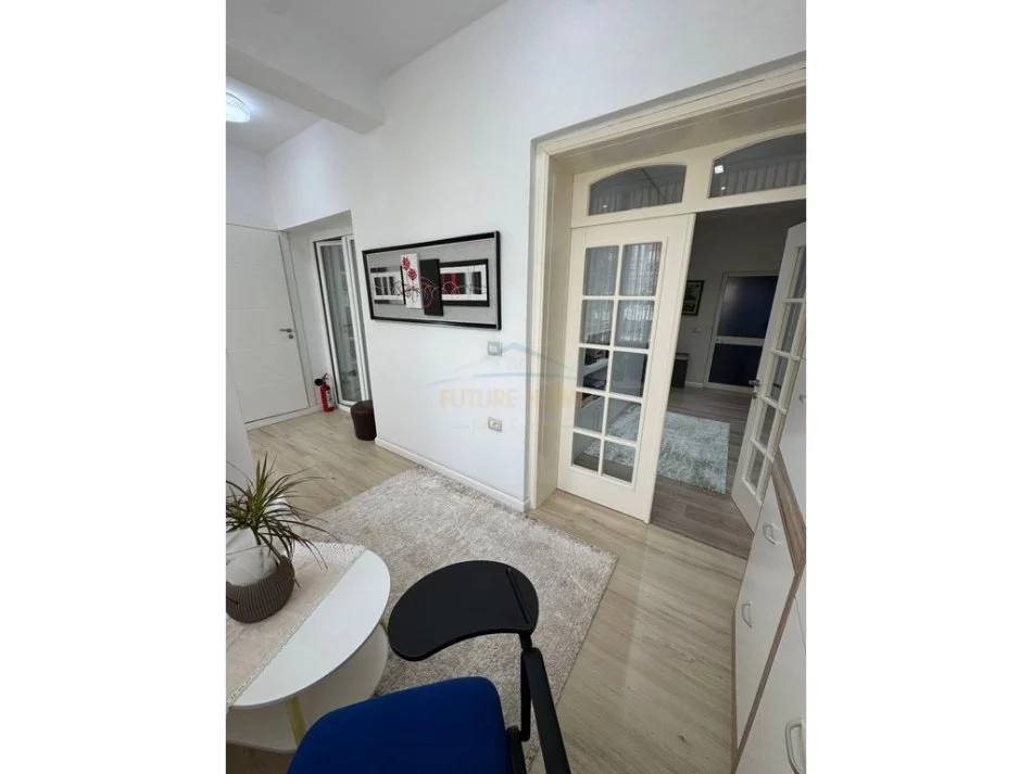 Tirane, jepet me qera apartament 2+1 Kati 2, 114 m² 800 € 