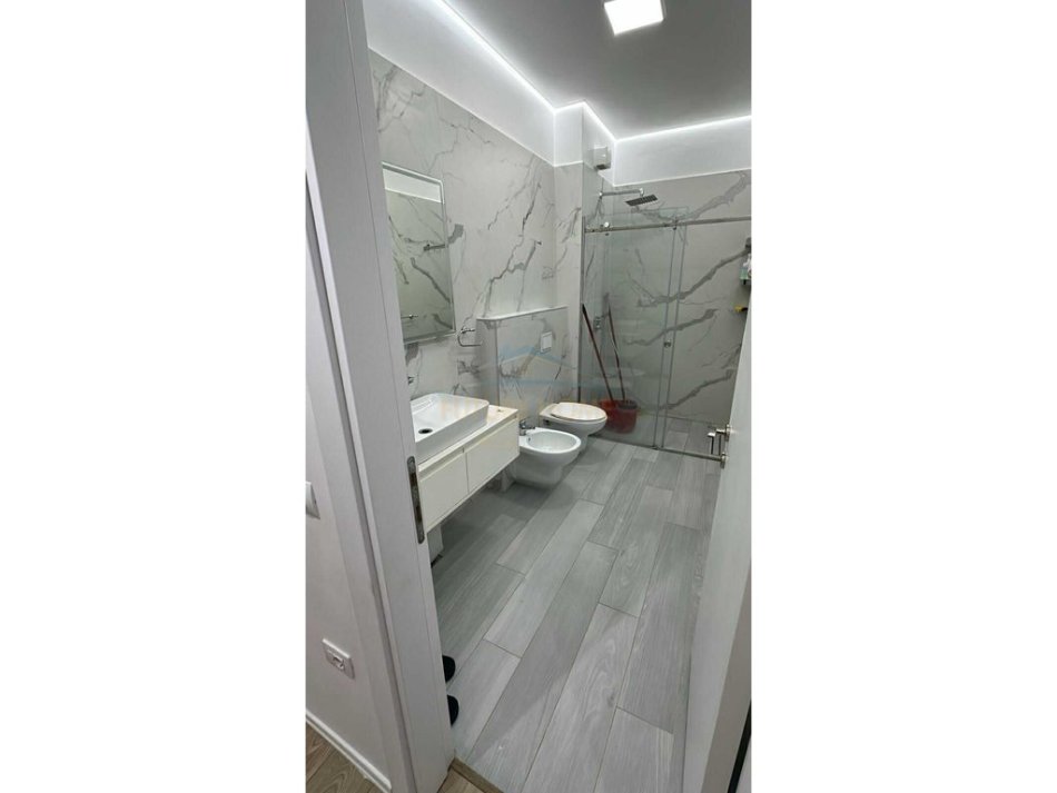 Tirane, shitet apartament 3+1 Kati 8, 113 m² 230.000 € (OASIS RESEDENCE)