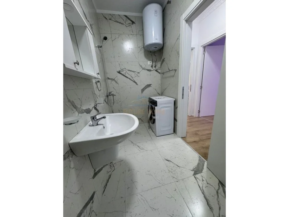 Tirane, jepet me qera apartament 2+1 Kati 4, 110 m² 1.200 € (Myslym Shyri)