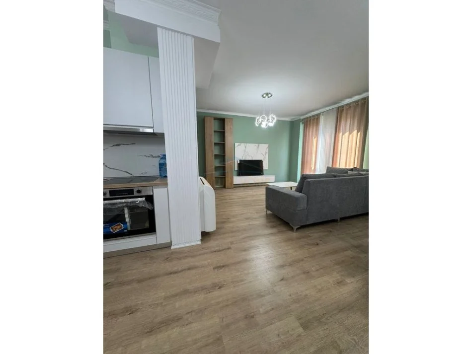 Tirane, jap me qera apartament 2+1 Kati 4, 110 m² 1.200 € (Myslyn shyri)