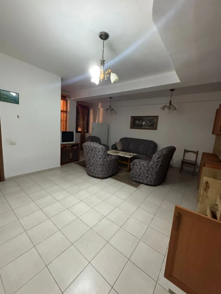 Tirane, shitet apartament 1+1+Ballkon Kati 1, 78 m² 96.000 € (Rruga e e Dibres , prane spitalit amerikan 2 ,ose bar Artist)