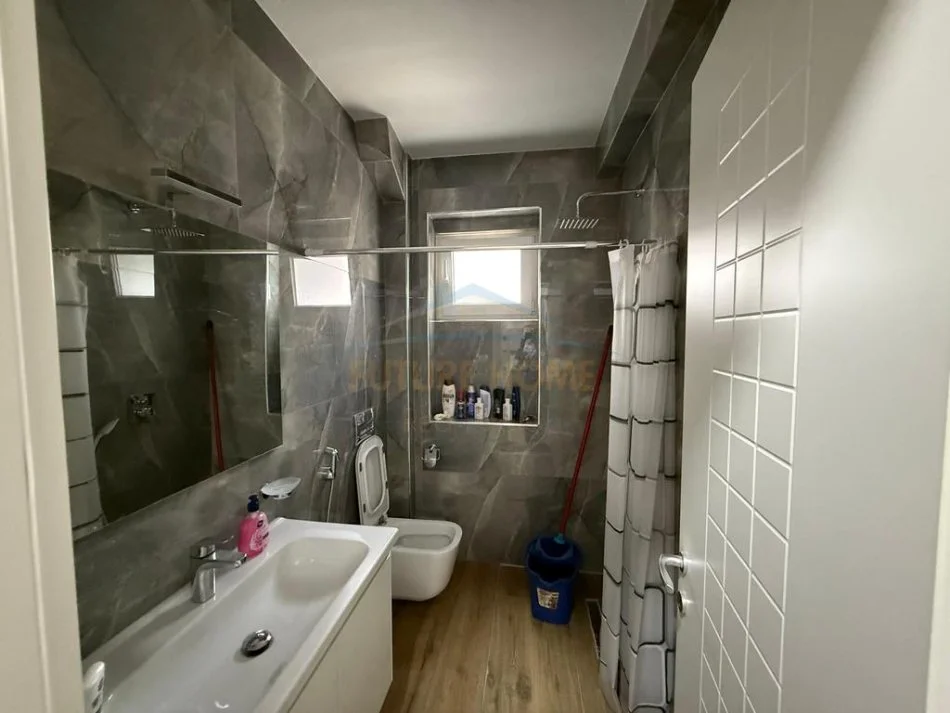 Tirane, jepet me qera apartament 2+1 Kati 4, 105 m² 800 € (PRANE BEGA 07)