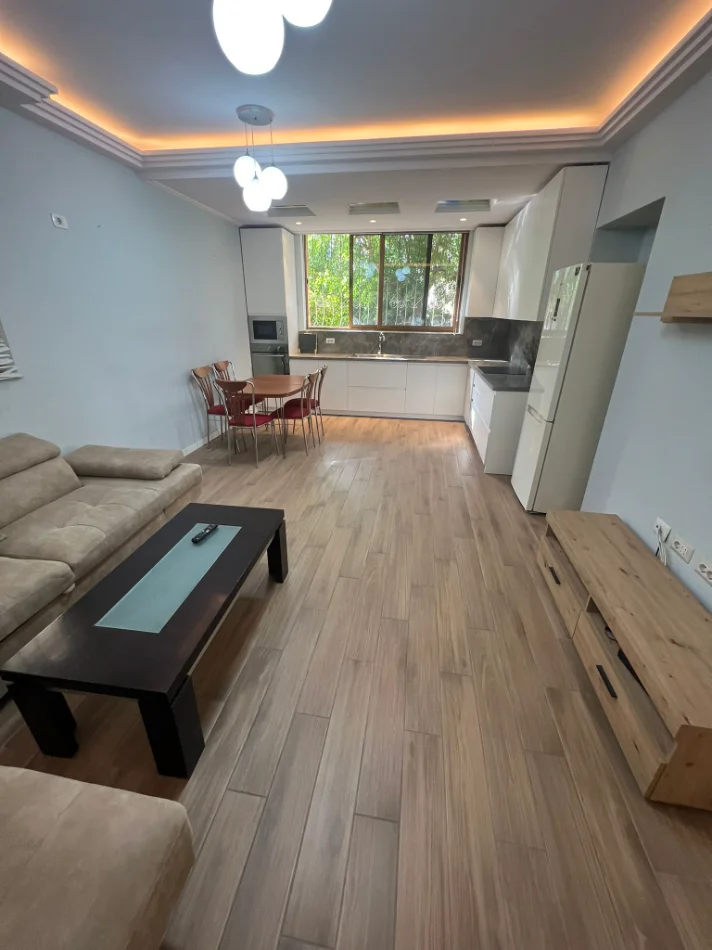 Shqiperi, jepet me qera apartament 1+1 Kati 1, 75 m² 600 € (rruga e kavajes)