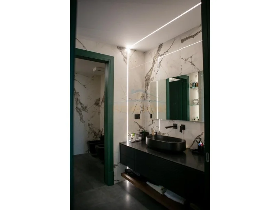 Tirane, shes apartament 3+1+Aneks+Ballkon Kati 6, 390 m² 850.000 € (liqeni i thate)