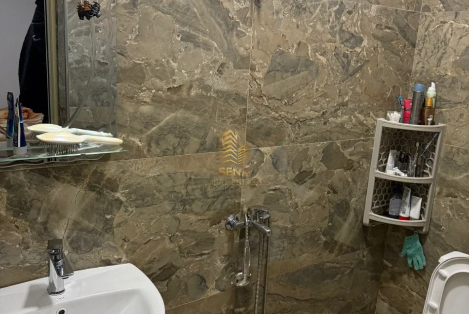 Tirane, jepet me qera apartament 1+1 Kati 4, 30 m² 300 € (Jordan Misja)