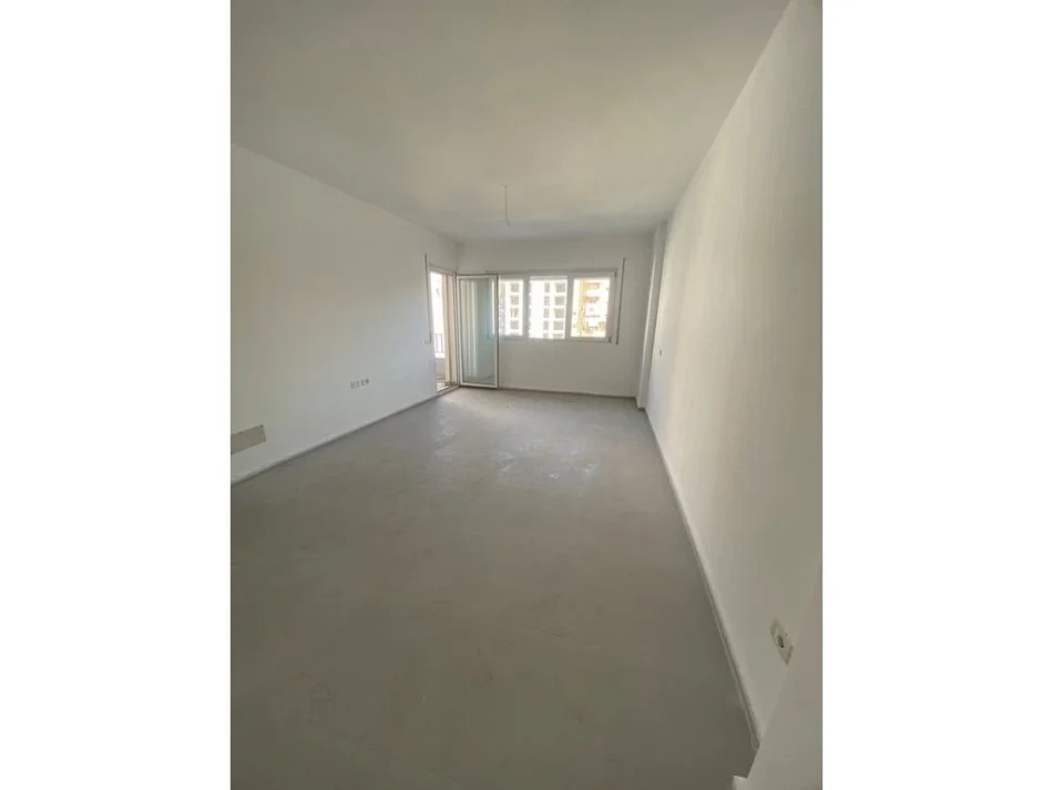 Tirane, shitet apartament 1+1+Ballkon Kati 3, 72 m² 198.000 € (Pazari I ri)