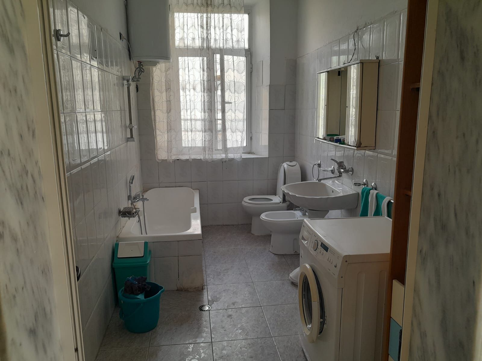 Jepet me qera shtepi 2+1 450 mije leke , Ali Dem, Tregu Elektrik (buze rruge).