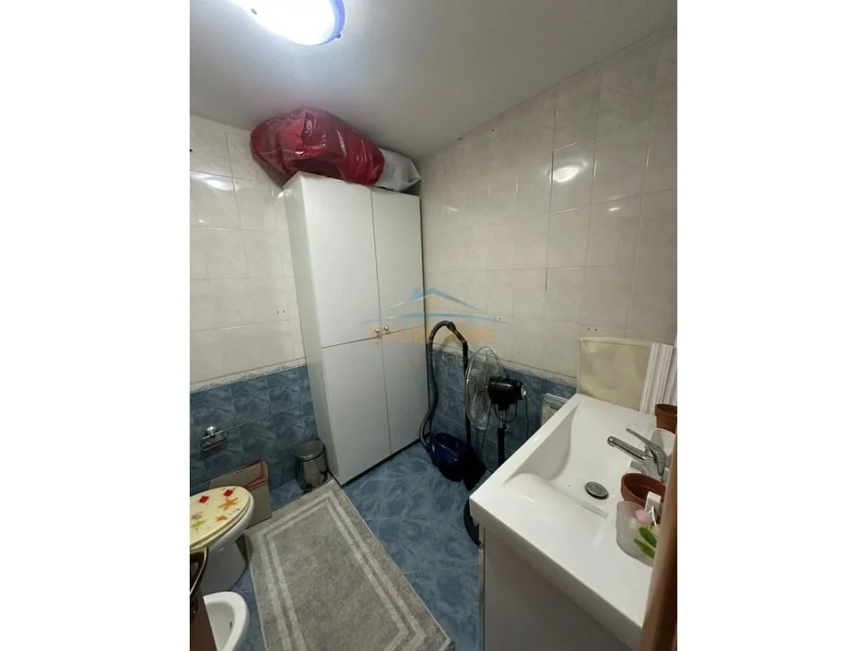 Tirane, jepet me qera apartament 2+1 Kati 3, 116 m² 850 € (BRRYL)