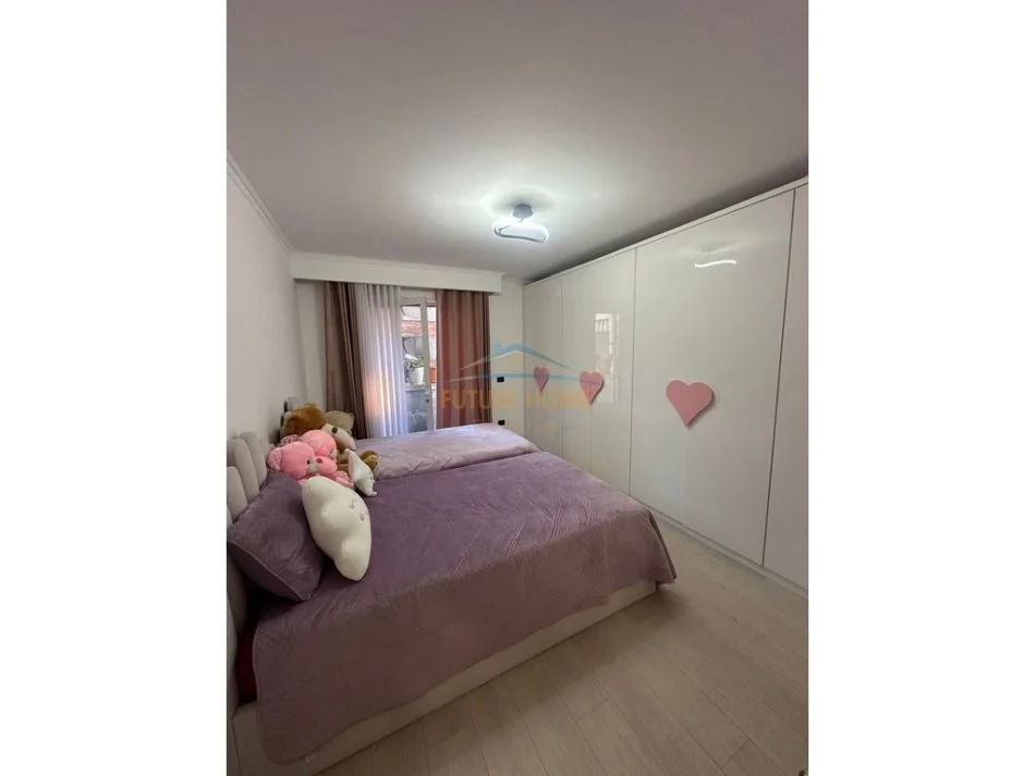 Tirane, jepet me qera apartament 2+1 Kati 3, 116 m² 850 € (BRRYL)